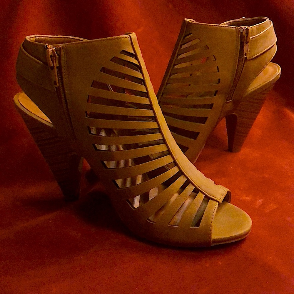 Y NOT ? Zip Up Sandal